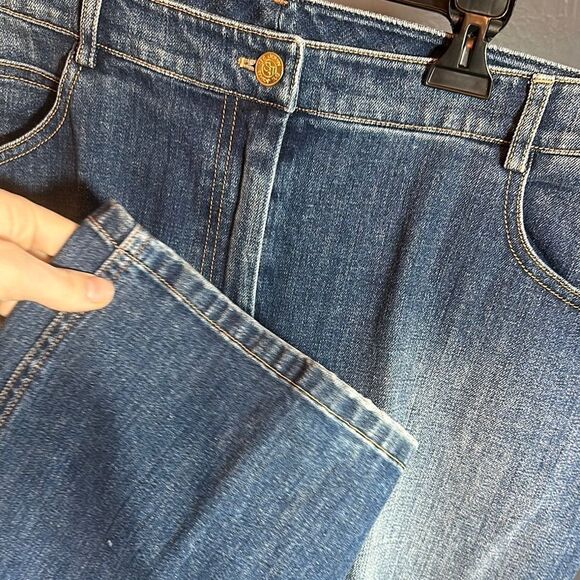 St. John Classic Blue Denim Jeans - Picture 9 of 13